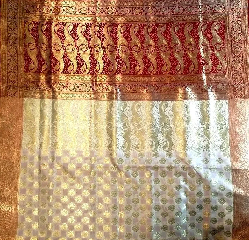 [002] The Ivory Organza Dream